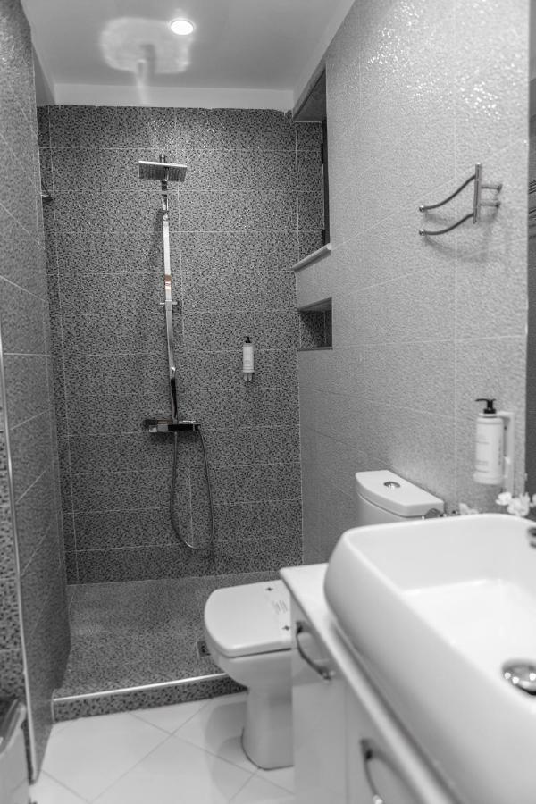 Spacious City Paradise - 3Br Apt In The Heart Of Тирана Экстерьер фото